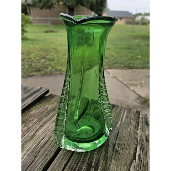 Vintage Handcrafted Green Art‎ Glass Vase 8.5” with Clear Trim Hand Blown - Picture 5 of 14